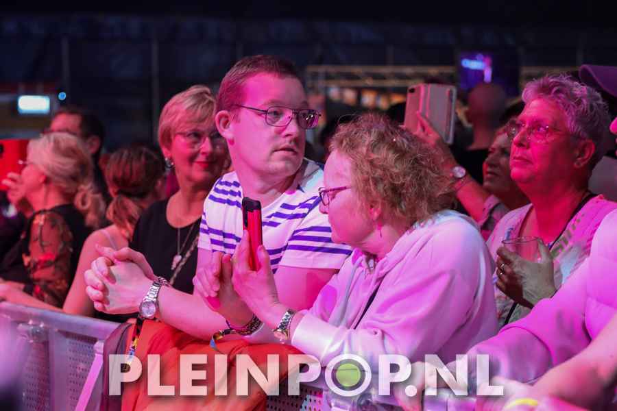 Publiek    Bezoekers (93)